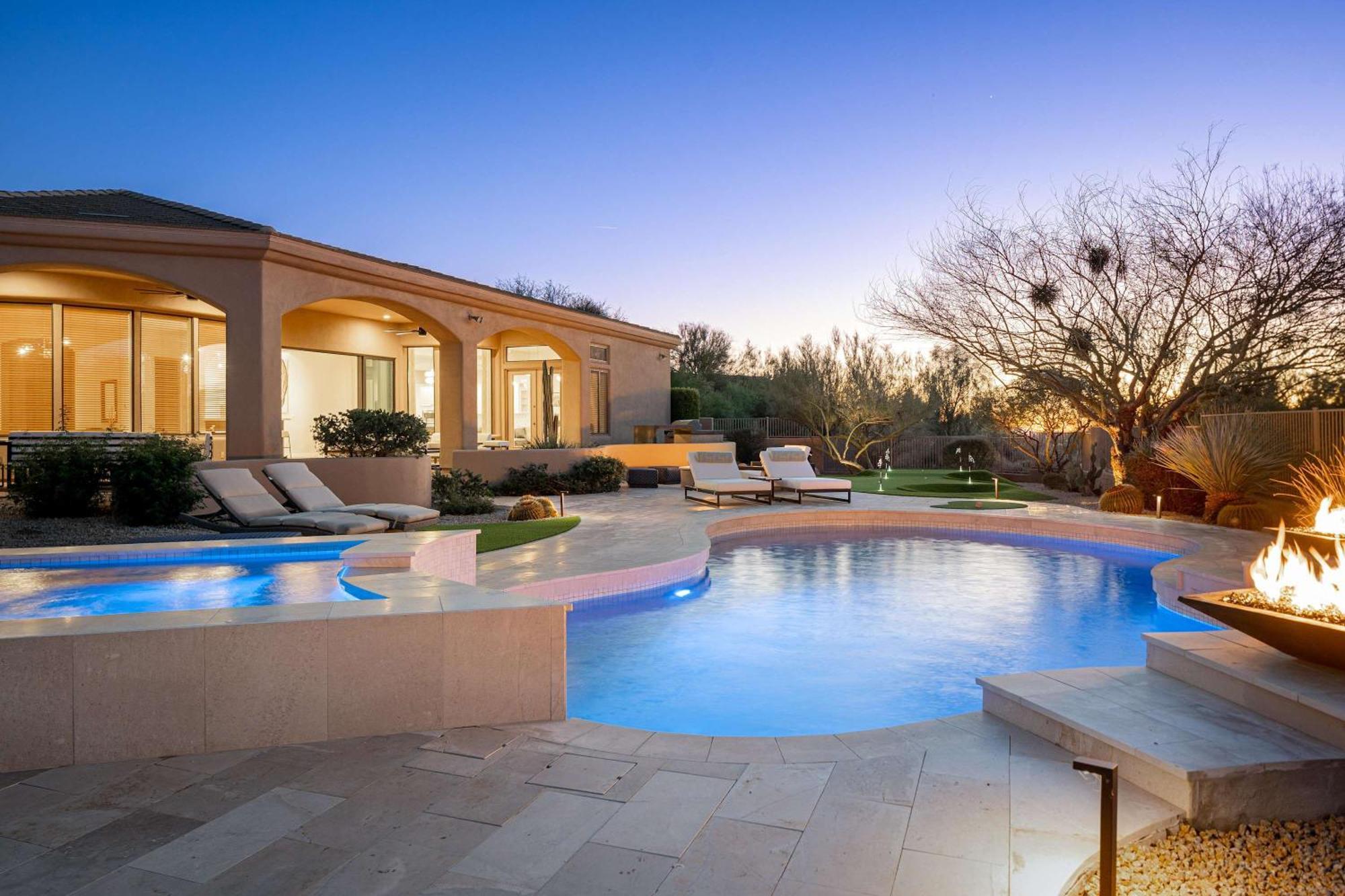 Sierra Luxe - Chic Design Dream Backyard With Pool